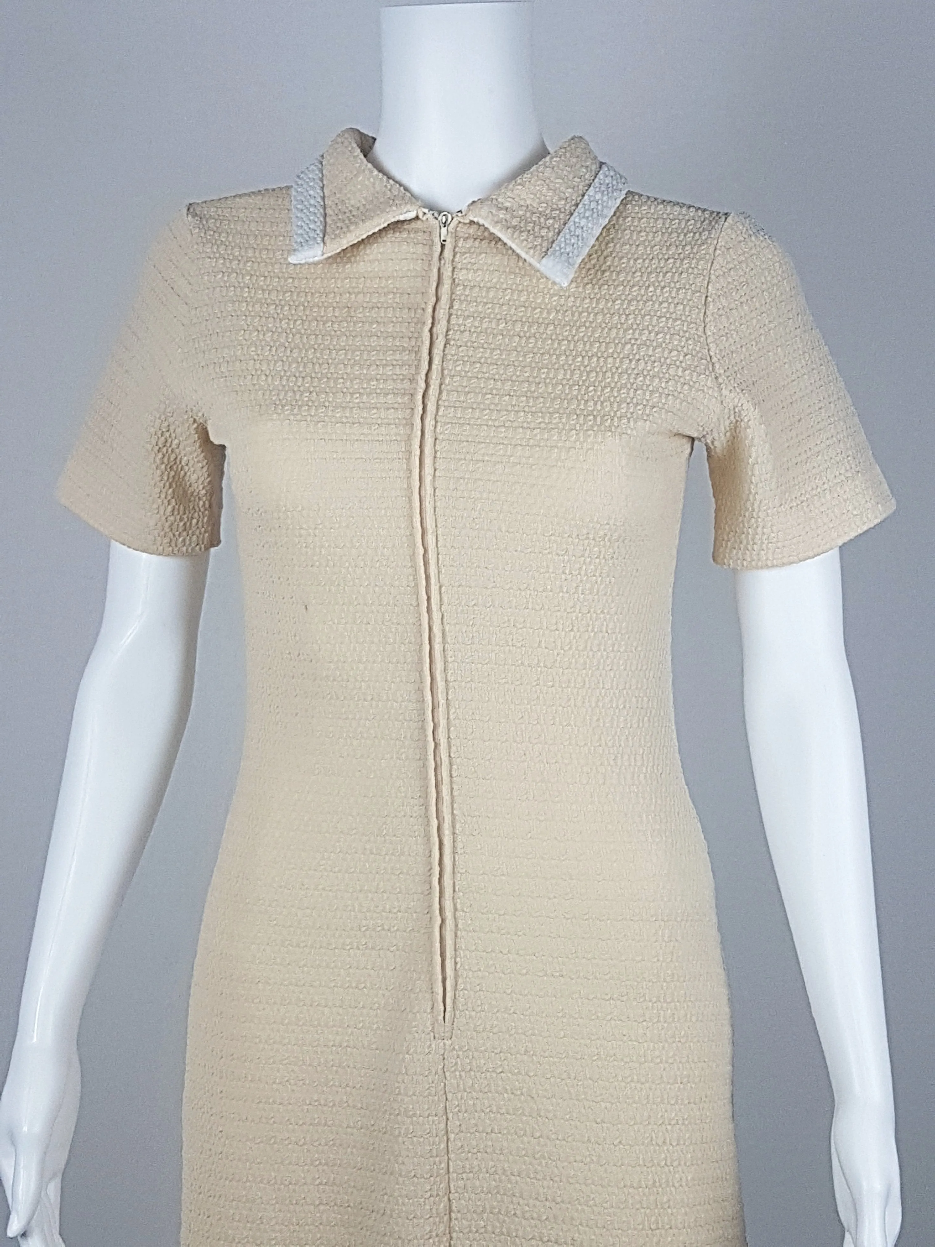 Vintage 1960's Cream and White Bow Detail Shift Dress
