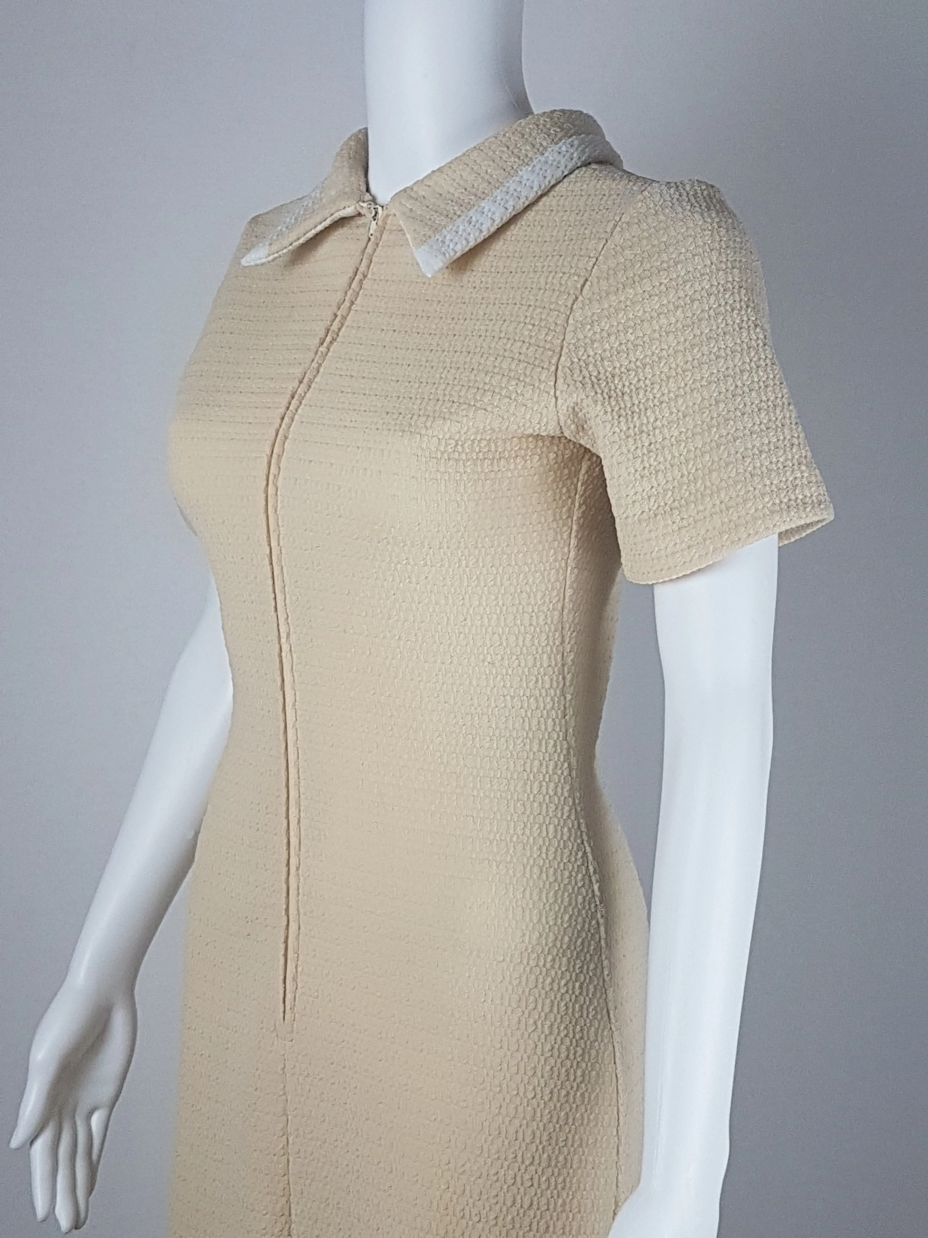 Vintage 1960's Cream and White Bow Detail Shift Dress