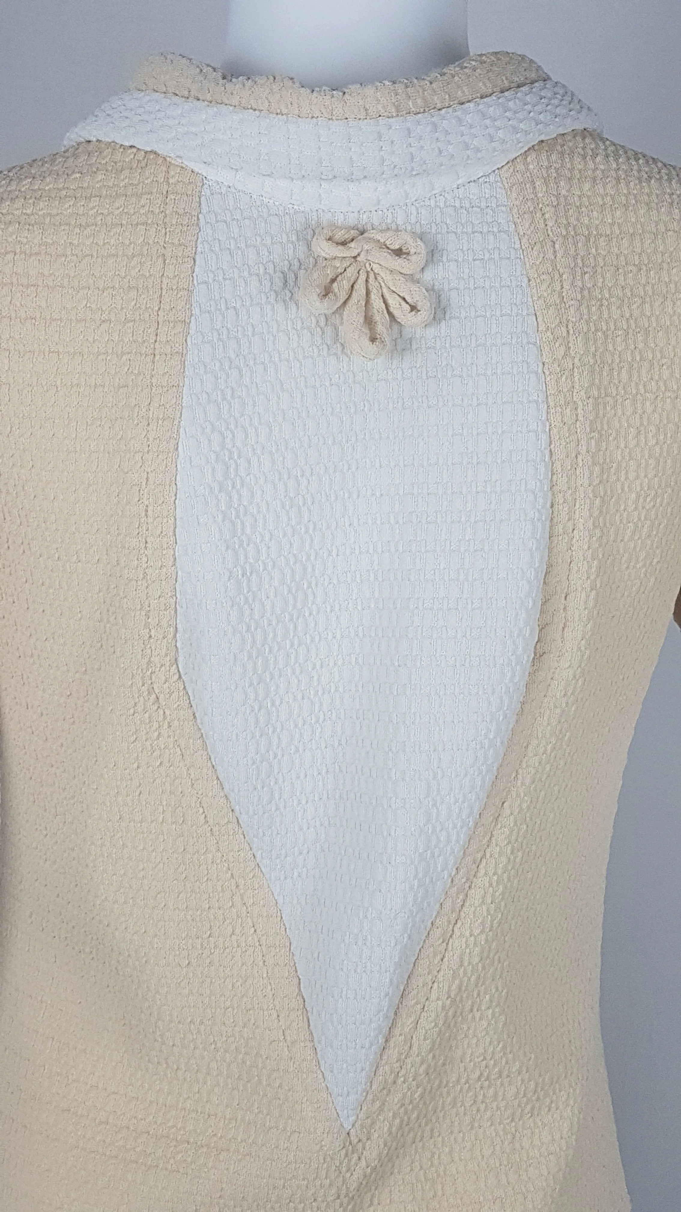 Vintage 1960's Cream and White Bow Detail Shift Dress