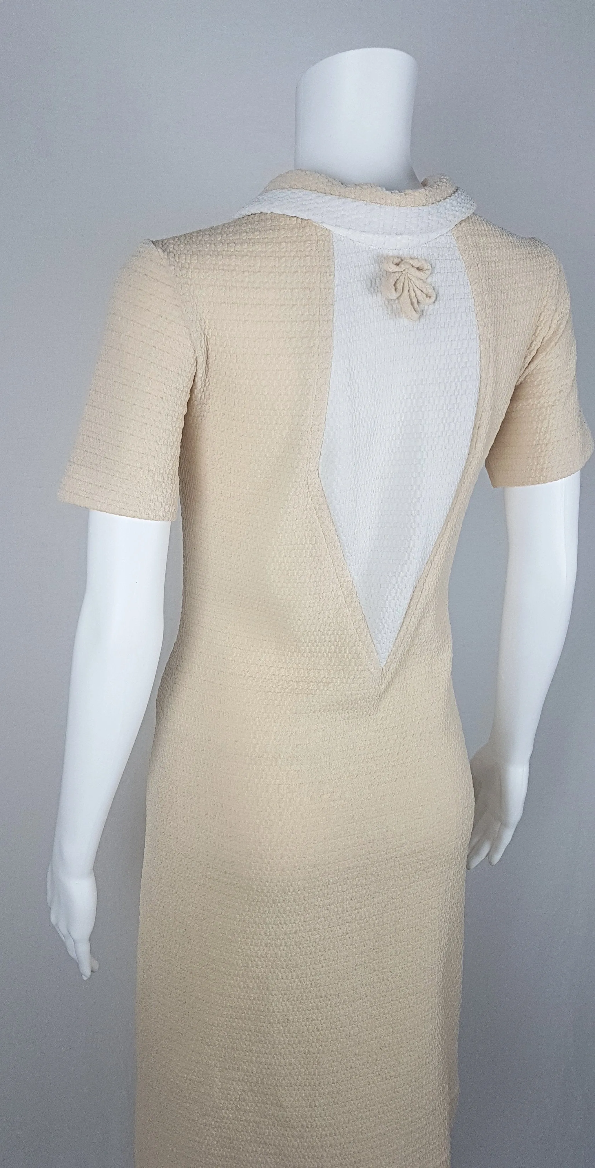Vintage 1960's Cream and White Bow Detail Shift Dress